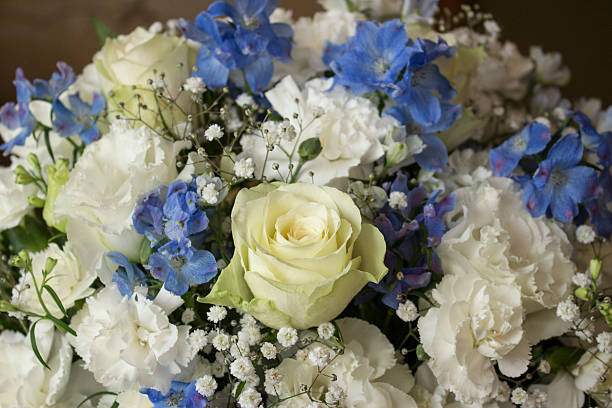 istock White and blue flower bouquet 475803572