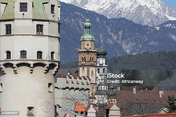 Três Torres De Medieval Hall Em Tyrol - Fotografias de stock e mais imagens de Castelo - Castelo, Alpes Europeus, Ao Ar Livre