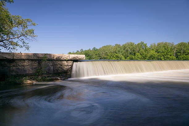 istock Waterfall over man made dam on the potomac river 475826926