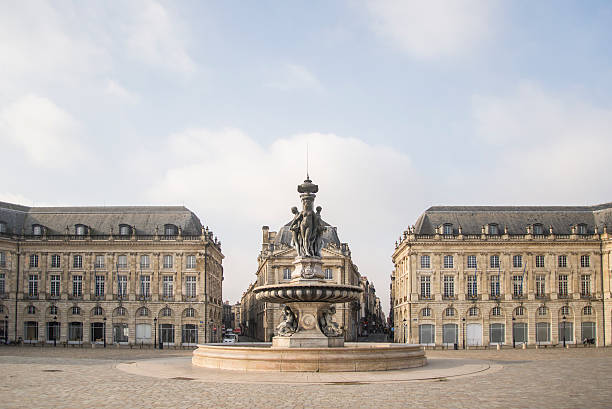 place de la bourse 、ボルドー - 18th century style 写真 ストックフォトと画像