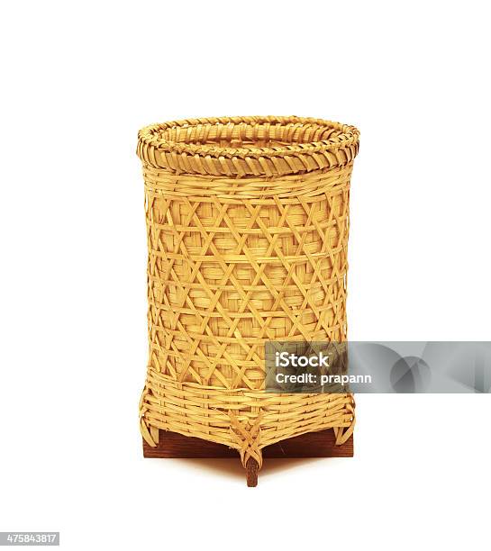 Cesto Em Fundo Branco - Fotografias de stock e mais imagens de Arte e Artesanato - Arte visual - Arte e Artesanato - Arte visual, Bambu - Família da relva, Bambu - Material