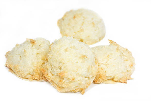 coconut almendrados galletas de navidad - macaroon cake candy variation fotografías e imágenes de stock