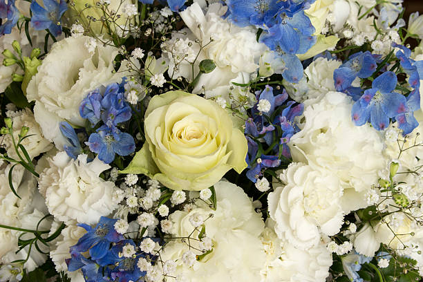 istock White and blue flower bouquet 475847022