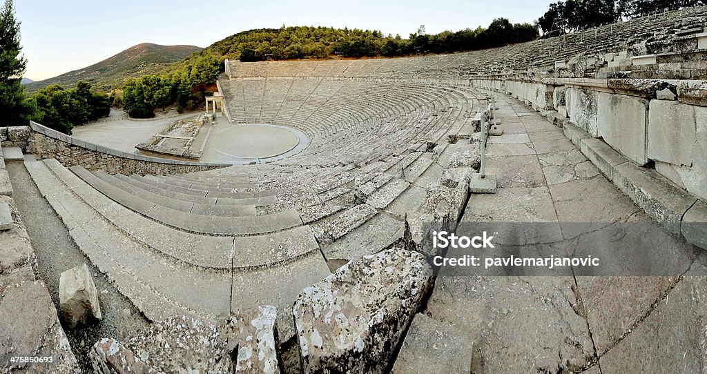 Epidauro theater - Foto stock royalty-free di Anfiteatro