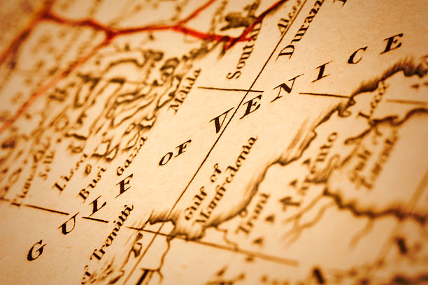 istock Gulf of Venice on an Antique map 475854944