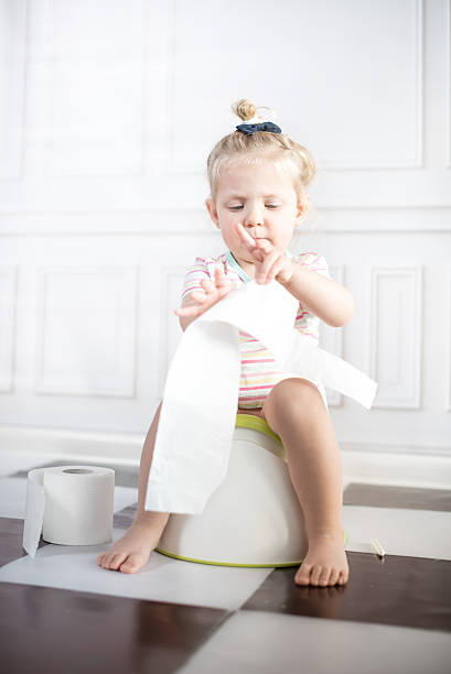 istock Little girl on potty 475859618