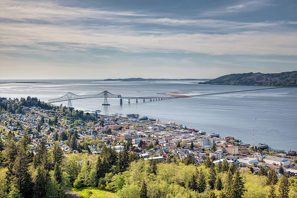 Astoria paesaggio urbano con Ponte di Astoria - foto stock