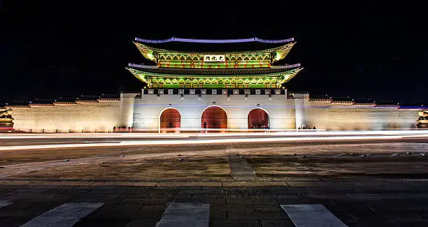 A central landmark of Seoul, Gwanghwamun stands as a reminder of former Joseon Dynasty glory.