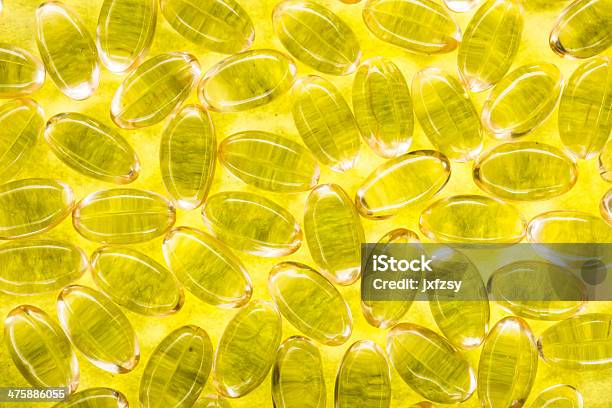 Suplemento De Cápsulas - Fotografias de stock e mais imagens de Amarelo - Amarelo, Coenzima Q10, Complexo de Vitamina B