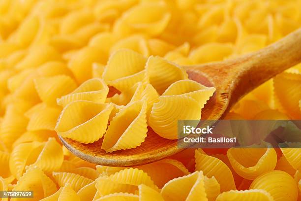 Amber Textur Von Shell Form Pasta Stockfoto und mehr Bilder von Ausgedörrt - Ausgedörrt, Conchiglie, Einzelner Gegenstand