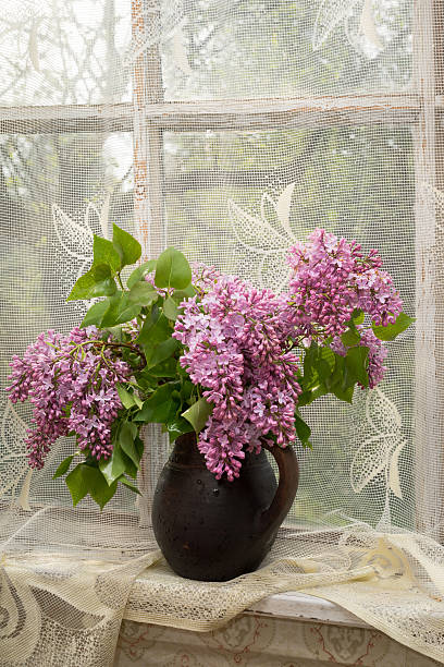 istock Lush bouquet of lilac 475900516