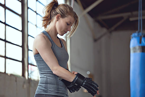 istock Female boxer in an abandoned warehouse 475912204