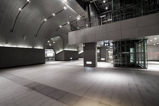 intérieur de la cuisine moderne de la gare - wall corridor tunnel glass photos et images de collection