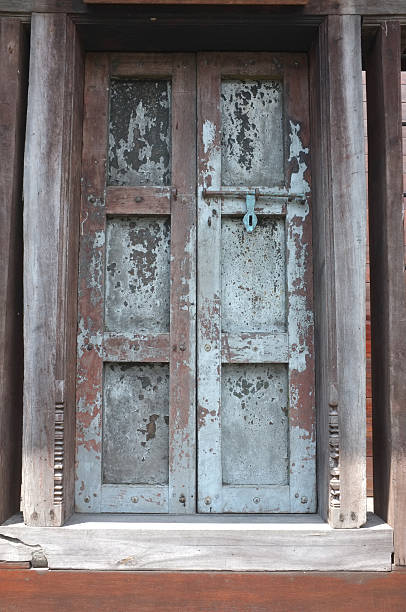 istock Antique wooden door 475949798