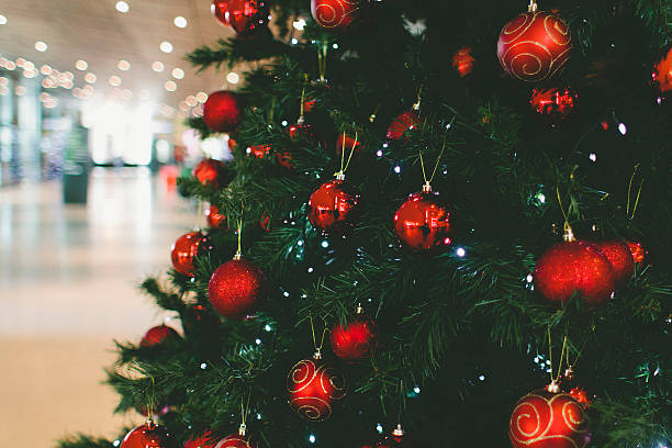 istock Christmas tree with shiny red balls 475951062