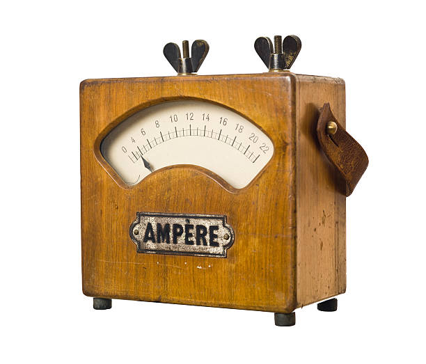 istock Old radio isolated 475954999