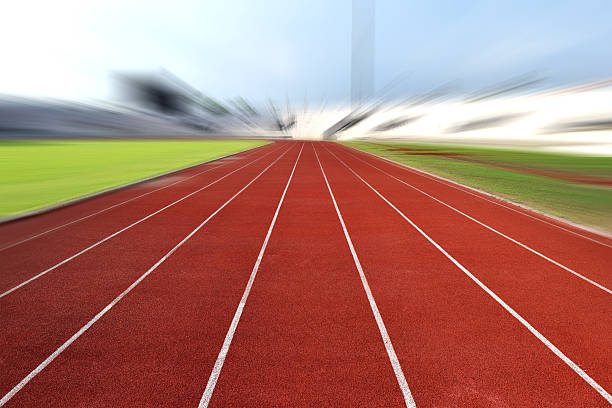 pista da corsa per sport stadium (radiale sfocatura di immagine) - track and field stadium foto e immagini stock