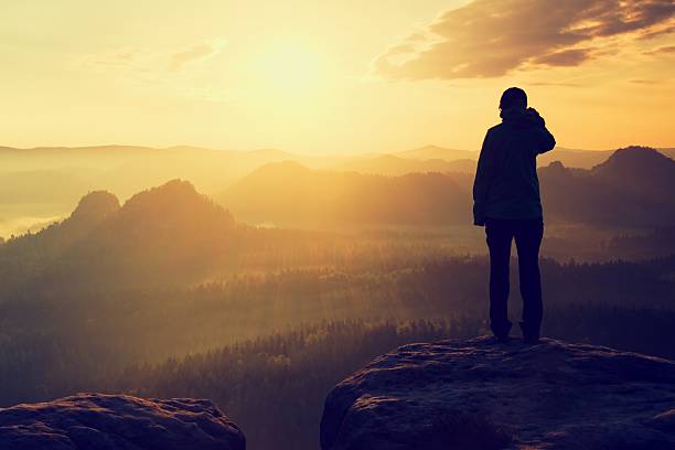 istock Hiker on sharp corner of rock in rock empires park 475964572