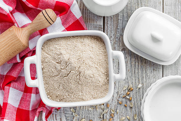 farina di frumento integrale - whole wheat flour foto e immagini stock