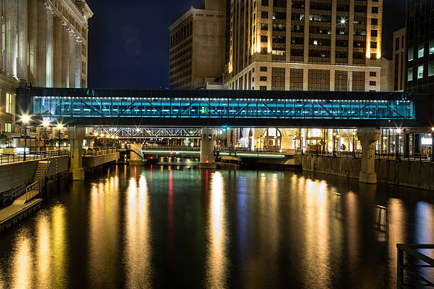 istock Milwaukee Cityscape - Downtown River Walkway 475966940