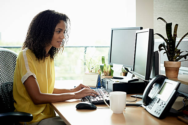 business woman working on computer - type 1 stock-fotos und bilder