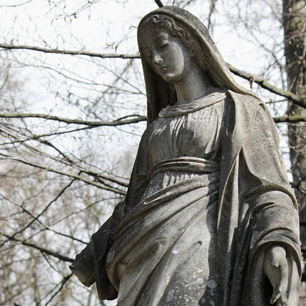 istock Statue Of Virgin Mary 475970548