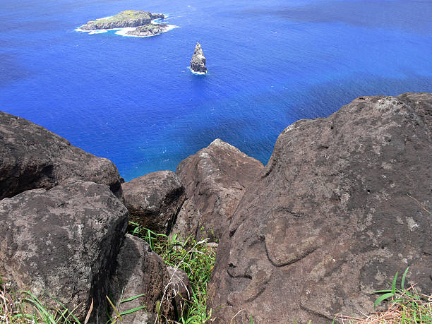 istock Wild volcanic southwest coast of Easter Island 475974748