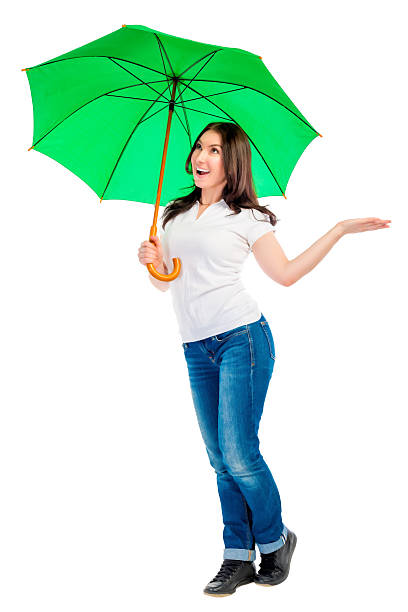 verte femme avec parapluie chèques de savoir s'il y a la pluie - rain women umbrella parasol photos et images de collection