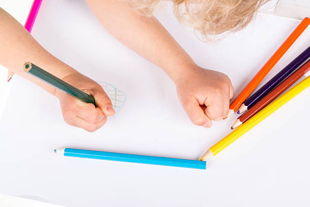 istock Child's hand drawing with color pencil 475979308