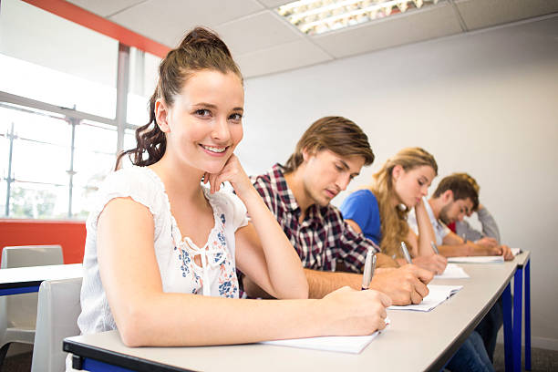 студенты писают