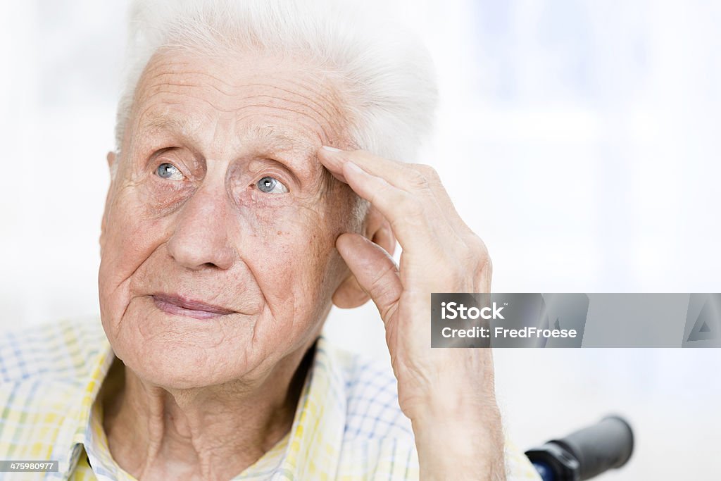 Retrato de homem idoso sentado em uma Cadeira de Rodas - Royalty-free Adulto Foto de stock