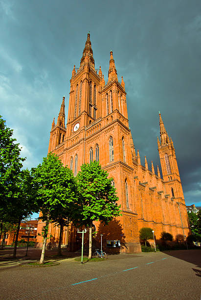 Wiesbaden City Hall and Marktkirche in Wiesbaden, Germany church hessen religion wiesbaden stock pictures, royalty-free photos & images