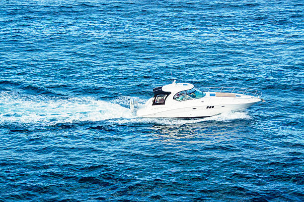 istock Traveling white speedboat on the Pacific ocean, copy space 475990974