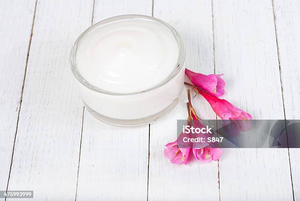 Creme Facial - Fotografias de stock e mais imagens de Artigo de Higiene Pessoal - Artigo de Higiene Pessoal, Bouquet, Branco