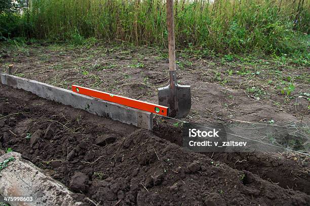 Excavación Trabajo En La Granja Foto de stock y más banco de imágenes de Agricultura - Agricultura, Aire libre, Aldea