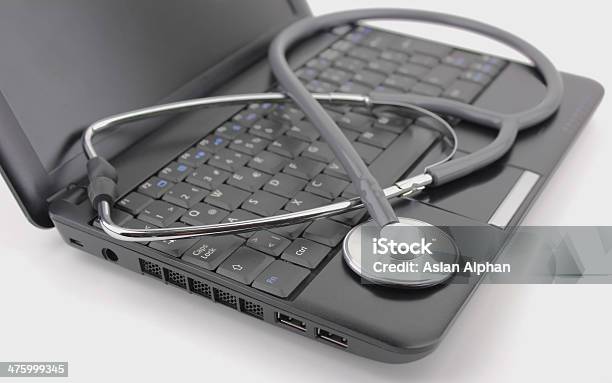 Stethoskop Und Laptop Stockfoto und mehr Bilder von Alphabet - Alphabet, Arbeiten, Arzt