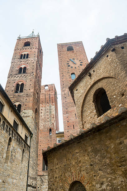 알바 - italy albenga liguria tower 뉴스 사진 이미지