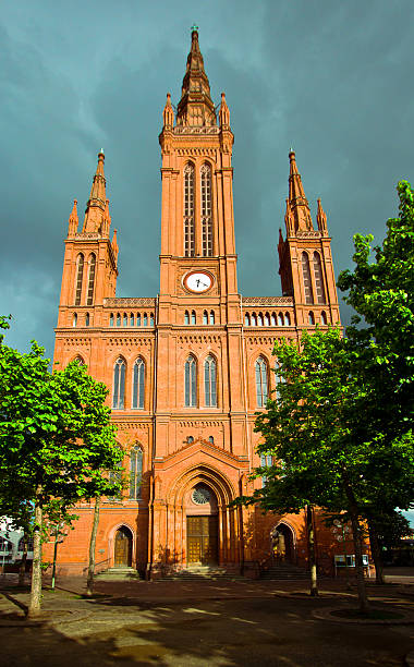 Wiesbaden City Hall and Marktkirche in Wiesbaden, Germany church hessen religion wiesbaden stock pictures, royalty-free photos & images