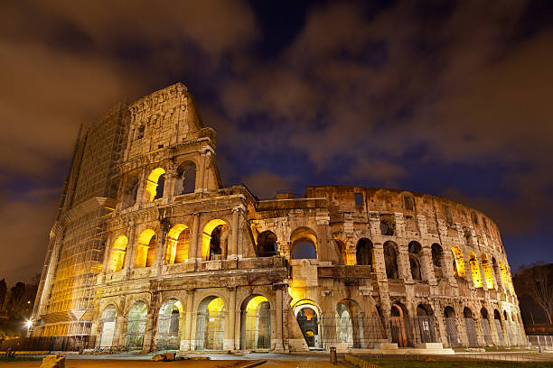 величественный ночь coliseum - grass architectural detail architecture and buildings flavian стоковые фото и изображения