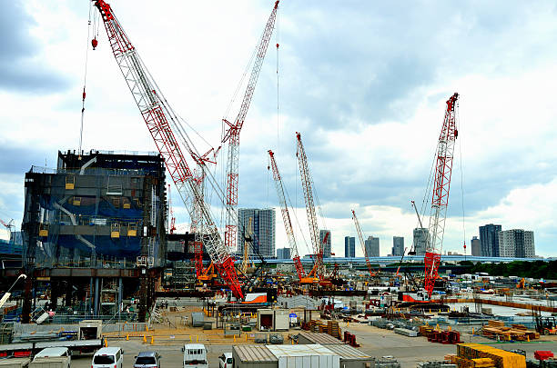 Large-scale construction site Large-scale construction site, Various architectural heavy industrial machine: pile driver, crawler cranes, wheel loaders, etc.., Toyosu, Tokyo, Japan steeplejack stock pictures, royalty-free photos & images