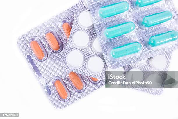 Diferentes Pastillas Foto de stock y más banco de imágenes de Asistencia sanitaria y medicina - Asistencia sanitaria y medicina, Ayuda, Clínica médica