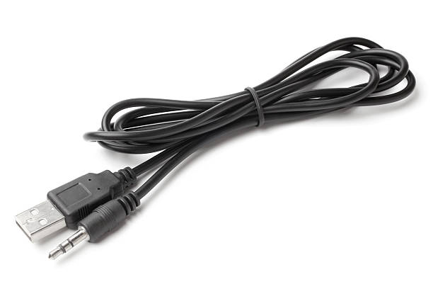 кабельный разъем mini-usb-разъем 3,5 мм - minijack стоковые фото и изображения