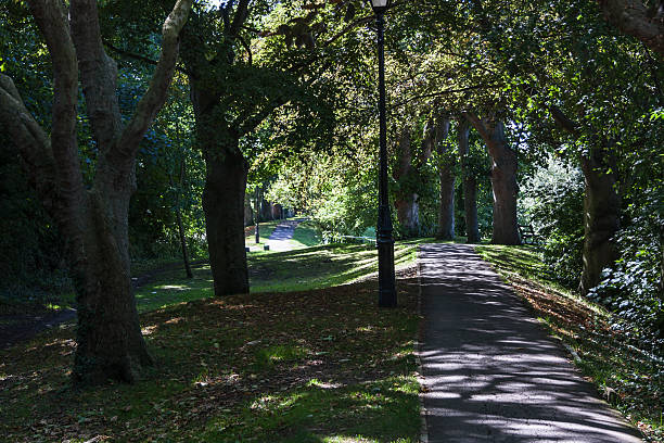 The Butts at Sandwich, Kent Leafy footpath meandering through Sandwich known as Rope Walk sandwich kent stock pictures, royalty-free photos & images