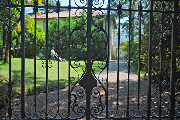 istock Beautiful villa in Bellagio, Italy 476023077