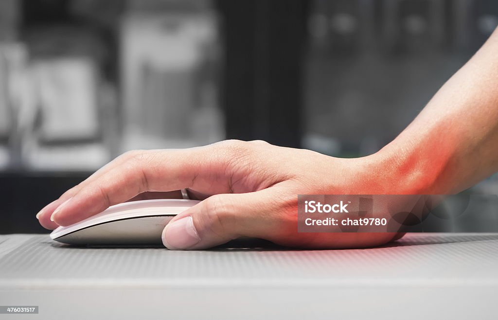 Hand halten computer-Maus, Schmerzen am Handgelenk - Lizenzfrei Computermaus Stock-Foto