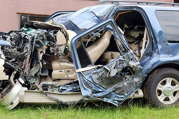 wrak samochodu - driving text messaging accident car zdjęcia i obrazy z banku zdjęć