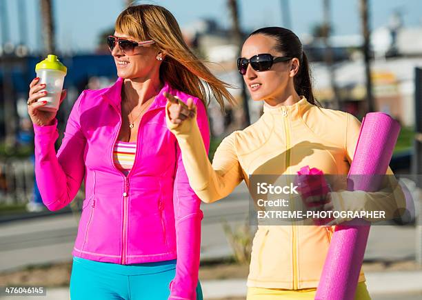 Foto de Belas Mulheres Com Bebidas Energéticas e mais fotos de stock de Amizade - Amizade, As Américas, Califórnia