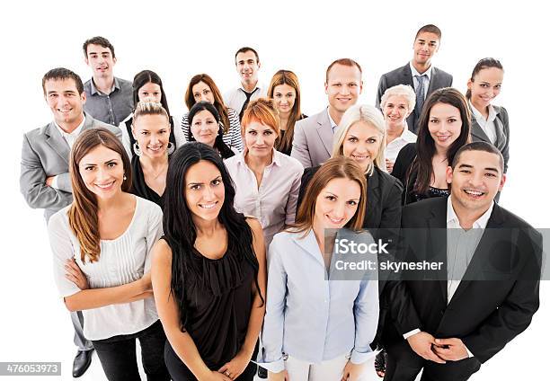 Gruppo Di Sorridente Business Persone - Fotografie stock e altre immagini di Donne - Donne, Sfondo bianco, Stare in piedi