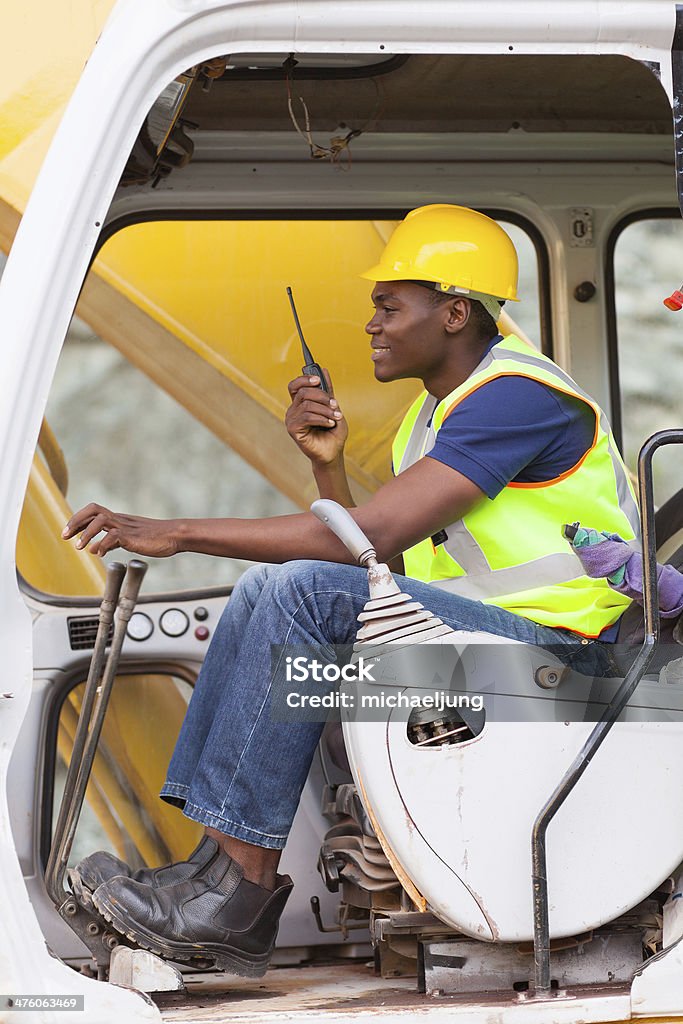 afro-americano homem funciona excavator - Royalty-free Afro-americano Foto de stock