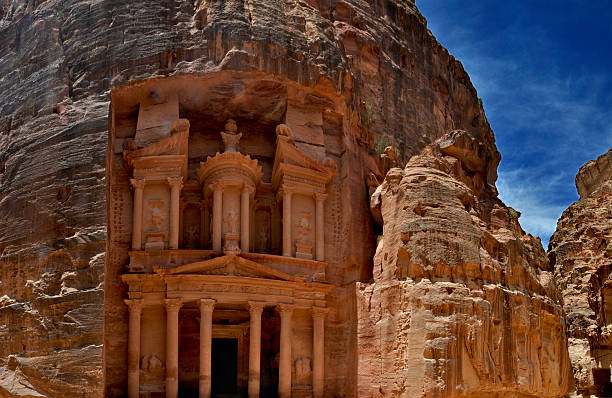 Tempio di Al Deir di Petra - foto stock